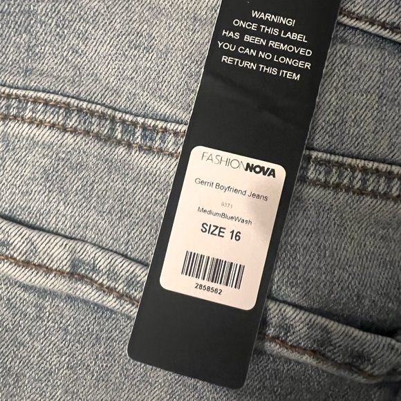 Fashion Nova Gerrit Boyfriend Jeans sz16 BNWT Lite Wash Super Comfy! 👖 - Picture 5 of 5